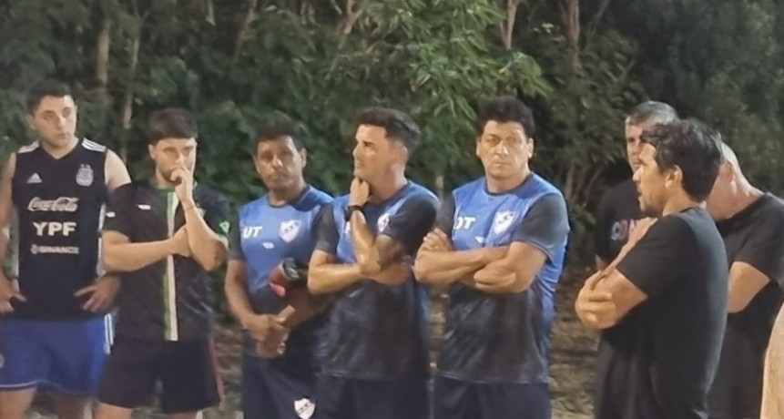 Argentino arrancó la temporada con nuevo DT, Elvio Vázquez