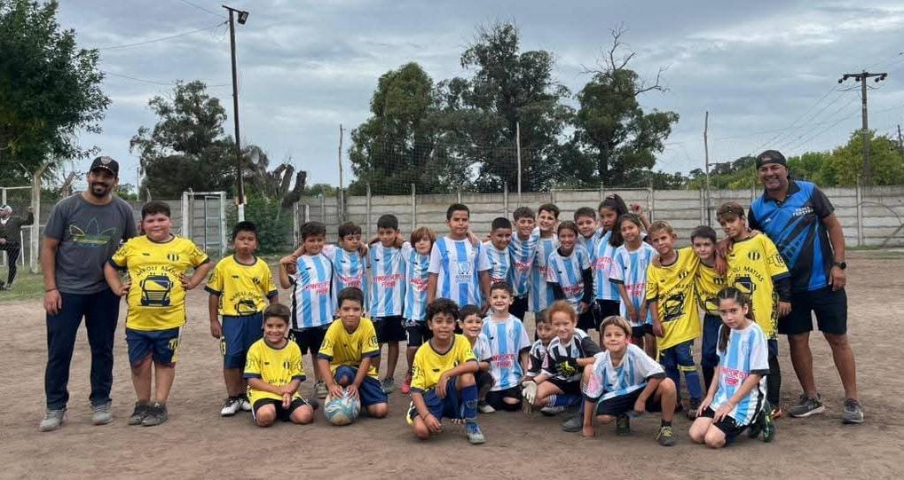 F&uacute;tbol Infantil: Escuelita de Del Carril recibi&oacute; a sus pares de Uni&oacute;n Apeadero