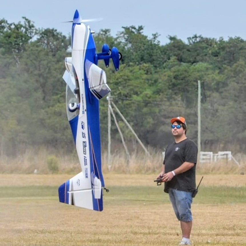 El argentino Federico Cereseto Campe&oacute;n del Mundo en Aeromodelismo
