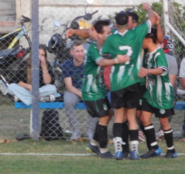Hat-trick de Pablo Massaccesi en la victoria de Cazón ante Argentino  