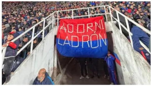 Deportes La democracia viciada y el trapo de &ldquo;Adorni ladr&oacute;n&rdquo;