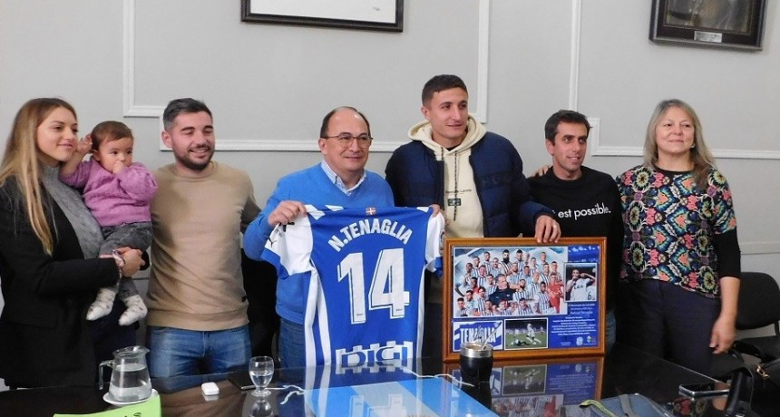 Campeón en España: El futbolista Nahuel Tenaglia fue recibido por José Luis Salomón 