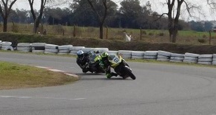 Motociclismo: Valentín Valor lidera en certamen de la 300 Pro en el Superbike 