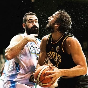 Gran partido de Marcos Delía en la victoria de Obras ante Regatas