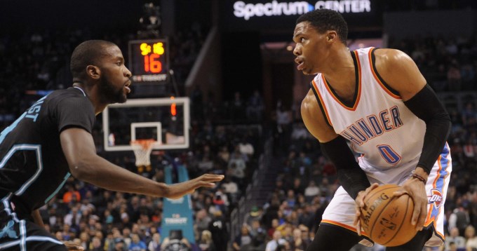 Lebron y Westbrook se lucieron, pero sus equipos perdieron