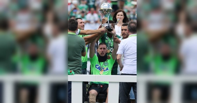 Los sobrevivientes de Chapecoense recibieron la Copa