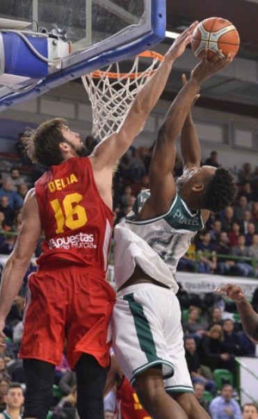 El Murcia de Marcos Delía le ganó al Dinamo Sassari por la Champions League