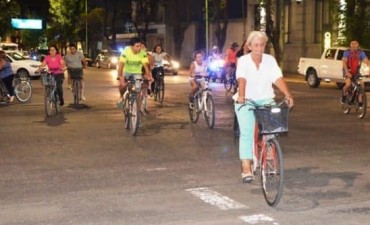 Cerca de 100 personas participaron de “Noche Sobre Ruedas”