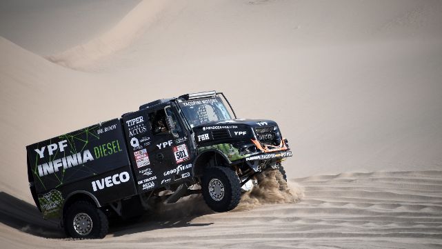 Villagra volvió a ganar y le da pelea a Nikolaev en el Dakar 