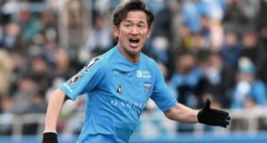 Yokohama le renov&oacute; el contrato a un delantero de casi 53 a&ntilde;os