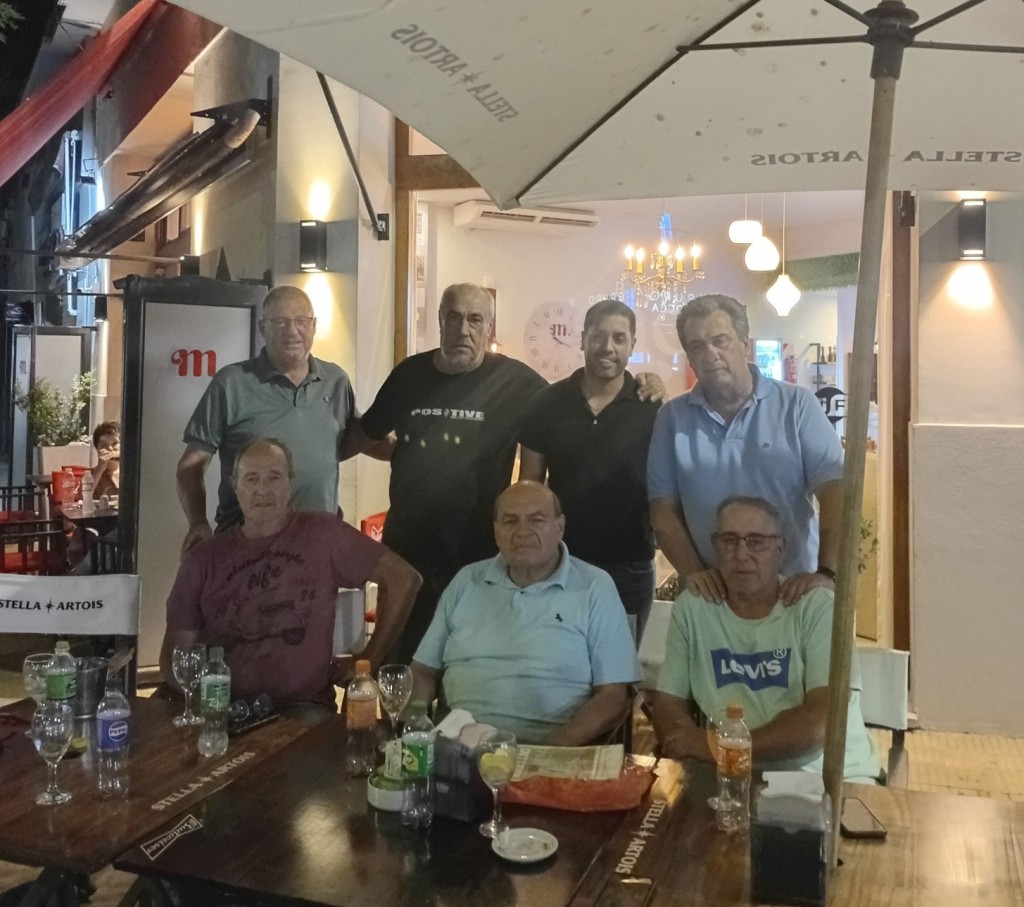 Tirando Paredes: El programa radial organizó una “Mesa de debates” con amigos desde el Bar Moreno 