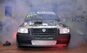 Lucas Barbalarga presentó el auto con el que competirá en el Turismo Pista 