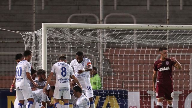 Godoy Cruz goleó a Lanús y sueña con copas