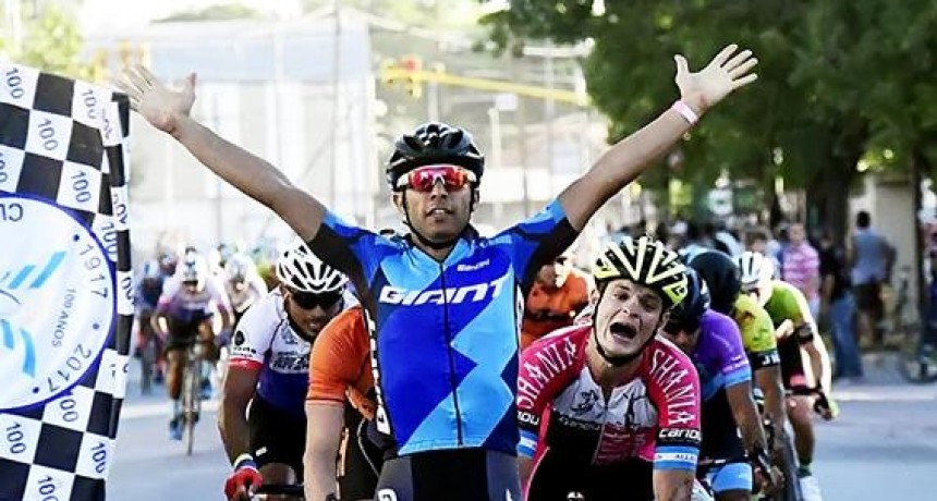 Tomás Cuevas del equipo Giant se quedó con la 3° Etapa de la Doble Bragado.