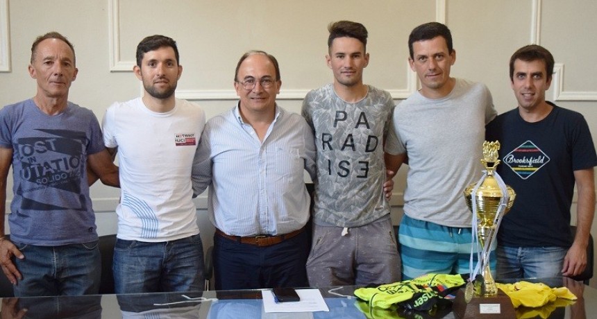 Ciclistas destacados fueron recibidos por Salomón