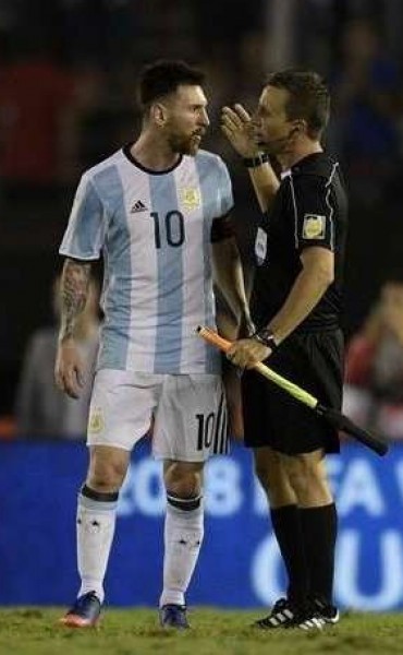 Lionel Messi est&aacute; en la mira por los insultos a la terna arbitral ante Chile