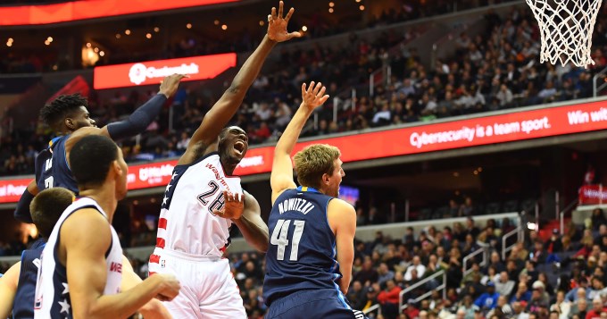 Con gran aporte de Brussino, Dallas consiguió otra victoria mientras que los Spurs de Ginóbili perdieron