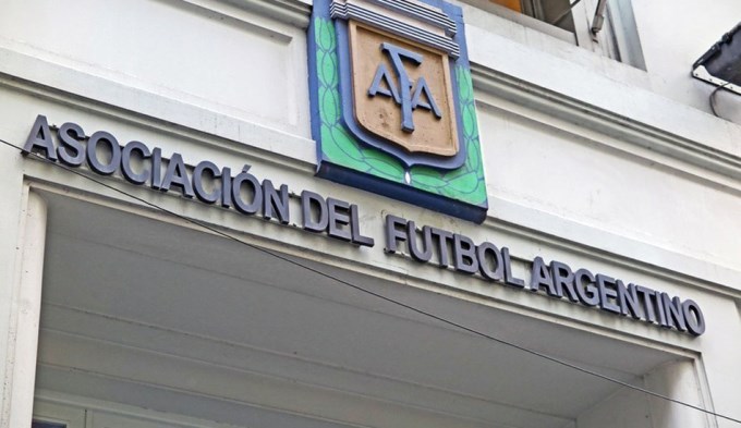 Los técnicos de fútbol también en pie de guerra