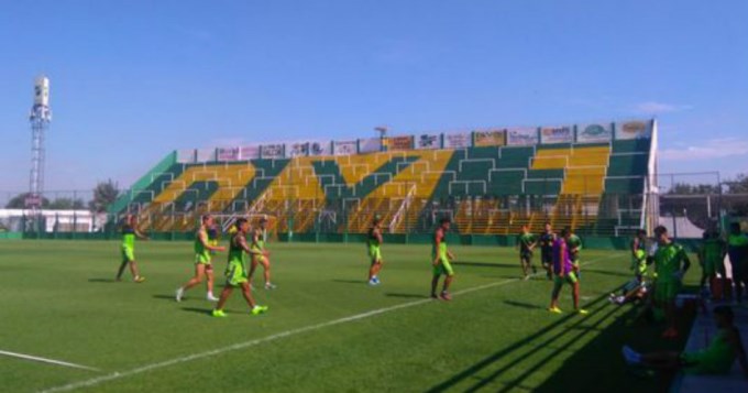 Violento asalto al plantel de Defensa y Justicia