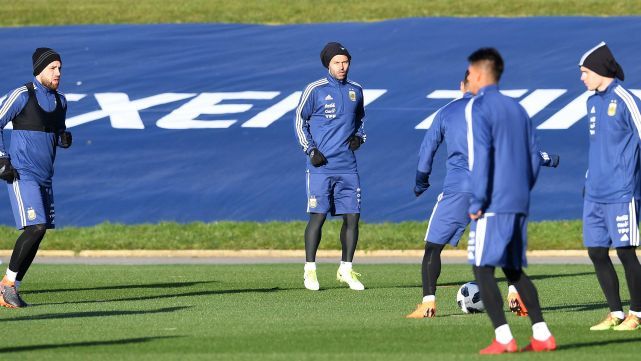 Sin Messi, la selección entrenó en Inglaterra