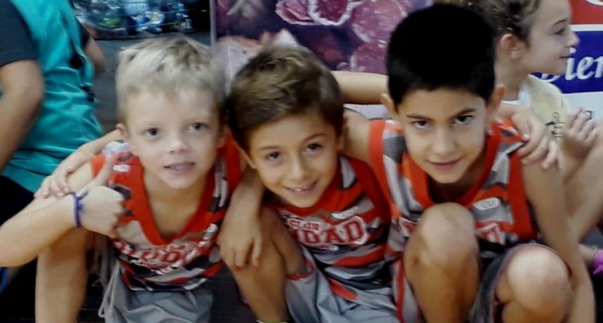 Ciudad jugó con Sportivo en Minibasquet