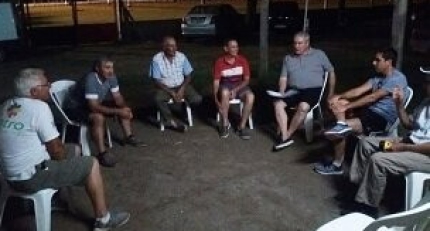 Nicolas Tosca se reunió con la comisión del Club Atucha