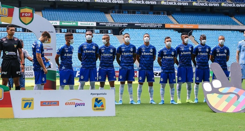 Gremio entró a la cancha con barbijos para pedir la suspensión del torneo gaúcho