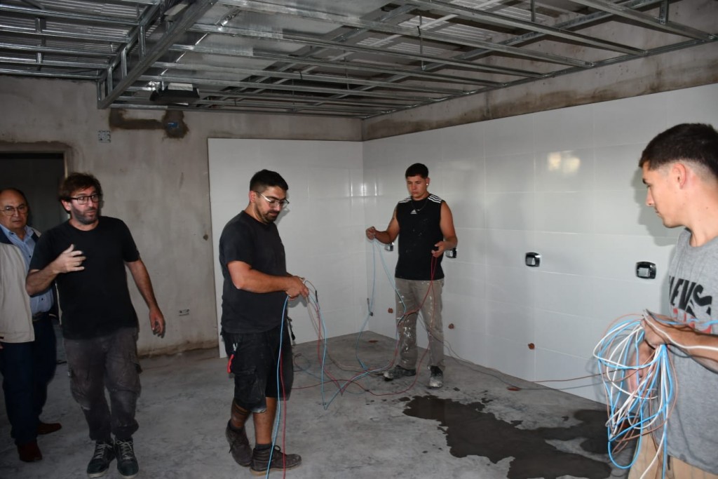 AVANZA LA OBRA DE VESTUARIOS Y SANITARIOS DEL PLAYÓN POLIDEPORTIVO MUNICIPAL de SALADILLO