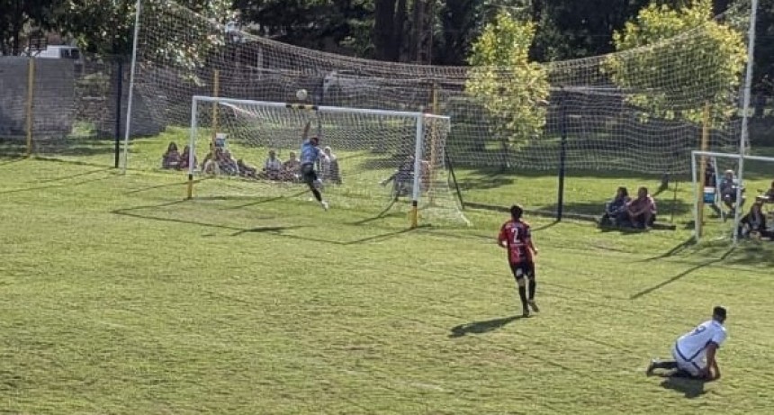 Fútbol: Argentino, Apeadero arrancaron goleando en el Torneo de Primera División