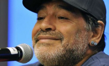 Diego Maradona fue la estrella en el Partido por la Paz
