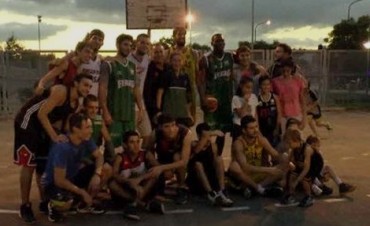 Marcos Delía participo de un evento de Básquet callejero de la Liga Nacional