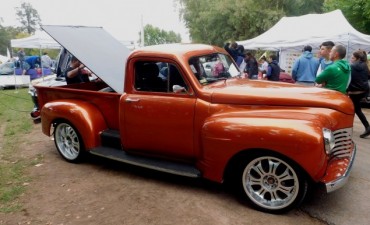 Autos Clásicos y Antiguos en el Auto Show de Cazon