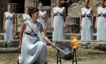 El fuego Olímpico ya brilla sobre la antorcha de los Juegos Rio 2016
