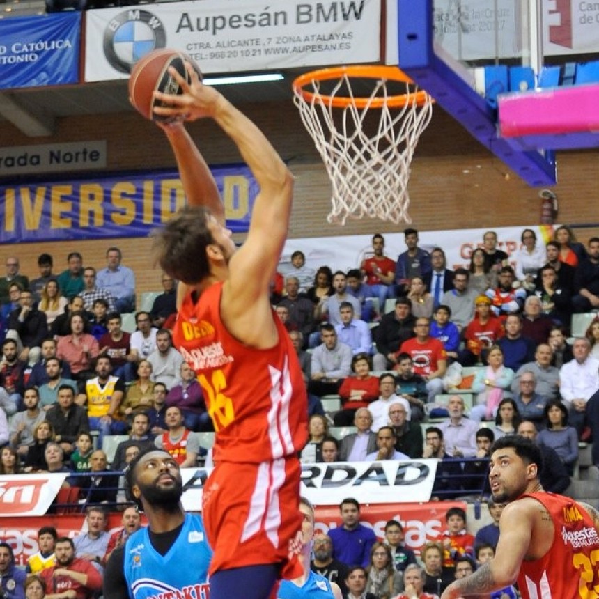 Con 16 puntos de Marcos Delía, el Murcia ganó por la Liga Española