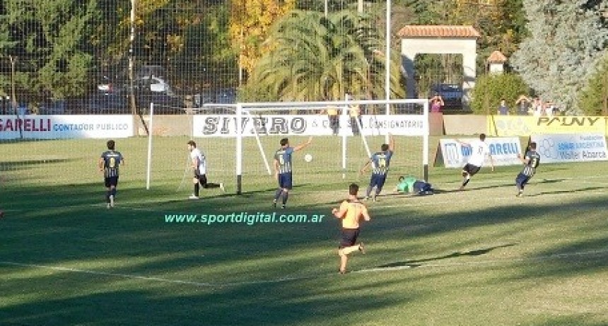 Con un pésimo arbitraje, Huracán y Apeadero igualaron en el Salas