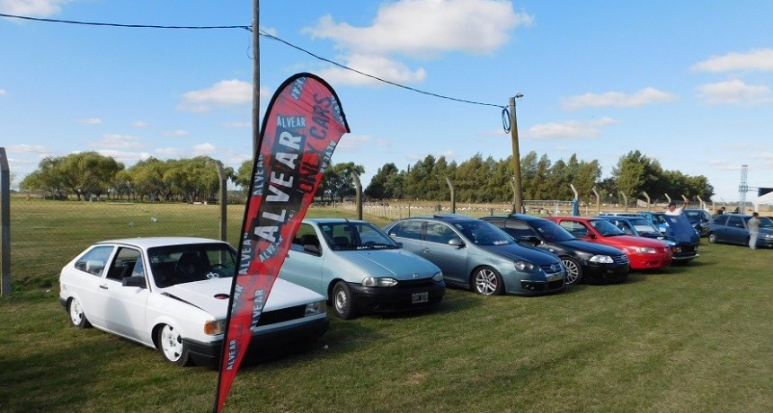 Se realizó Encuentro de Autos en el Saladillo Automóvil club