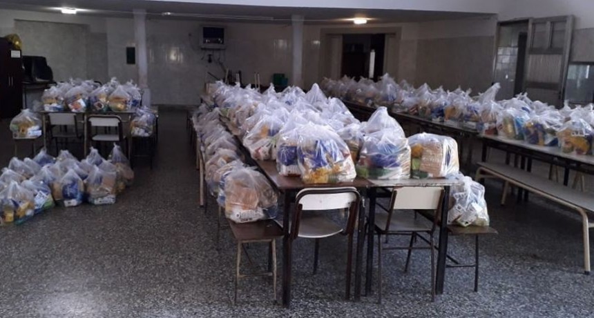 ROQUE PEREZ: SE REFORZÓ EL SISTEMA ALIMENTARIO ESCOLAR, SE ENTREGAN DOS BOLSONES POR MES.