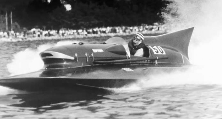 Un pura sangre en el agua: la historia de la única lancha que llevó la marca Ferrari