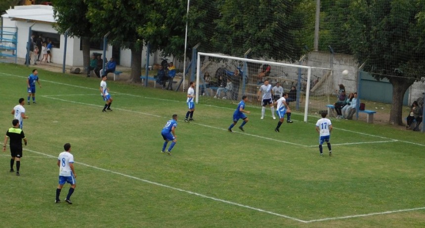 Fútbol: Argentino empató y comparte con Apeadero la punta del certamen
