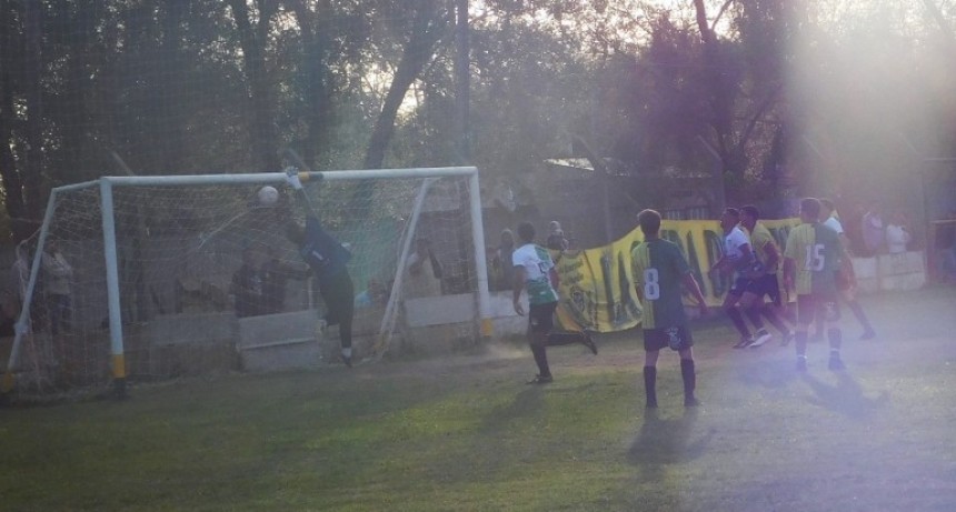 Fútbol Mayor: Triunfos de Argentino, Comercio y Oro Verde en 5° Fecha