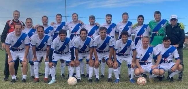Fútbol: Argentino es el líder en el Torneo de Veteranos 