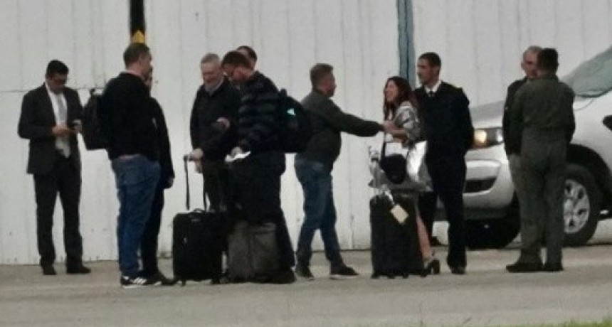 Lamentable: Macarena Rodríguez, la CM de Manuel Adorni viajó al Vaticano para hacer campaña