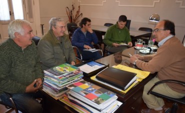 Representantes del Club Atucha fueron recibidos por el Intendente y funcionarios de Deporte Municipal