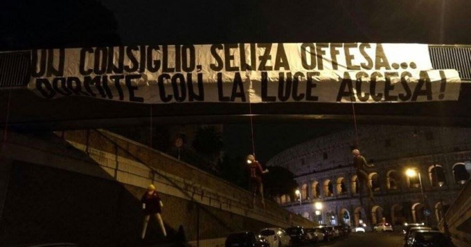 Allá también pasa: barras de la Roma amenazaron al plantel