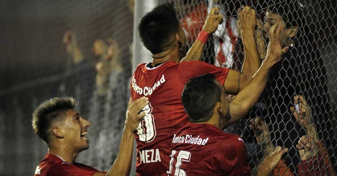 Independiente borró a Racing y se sacó la mufa de local