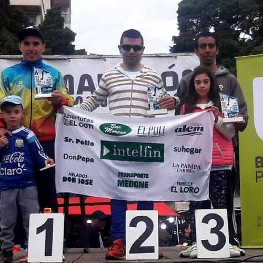 Gran carrera de Ezequiel Aguilera en los 10k de Azul