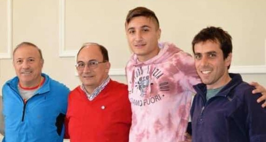 Nahuel Tenaglia recibi&oacute; el premio &ldquo;Embajador Deportivo de Saladillo 2017&rdquo;