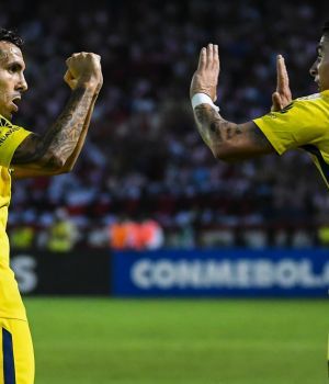 Boca sacó un empate en Barranquilla y aún respira