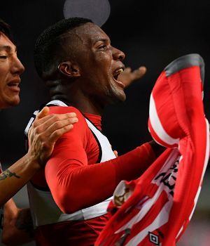 Estudiantes lo dio vuelta y pasó a octavos