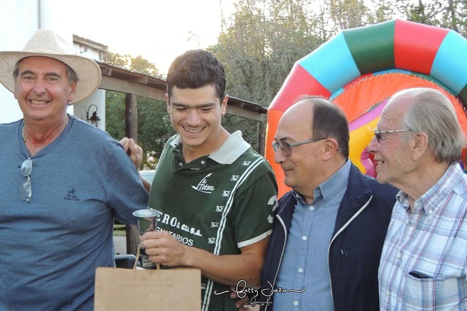 Un caballo tiró a un jugador en el campo de Pato de La Totora